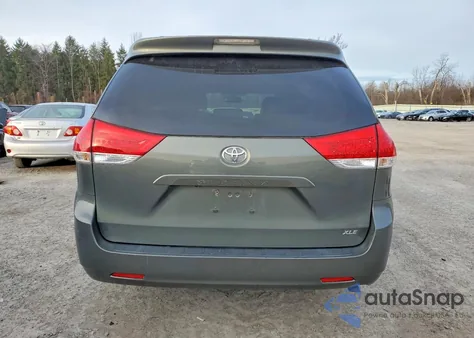 2012 Toyota Sienna Xle z USA, uszkodzony, nr VIN 5TDYK3DC9CS213727